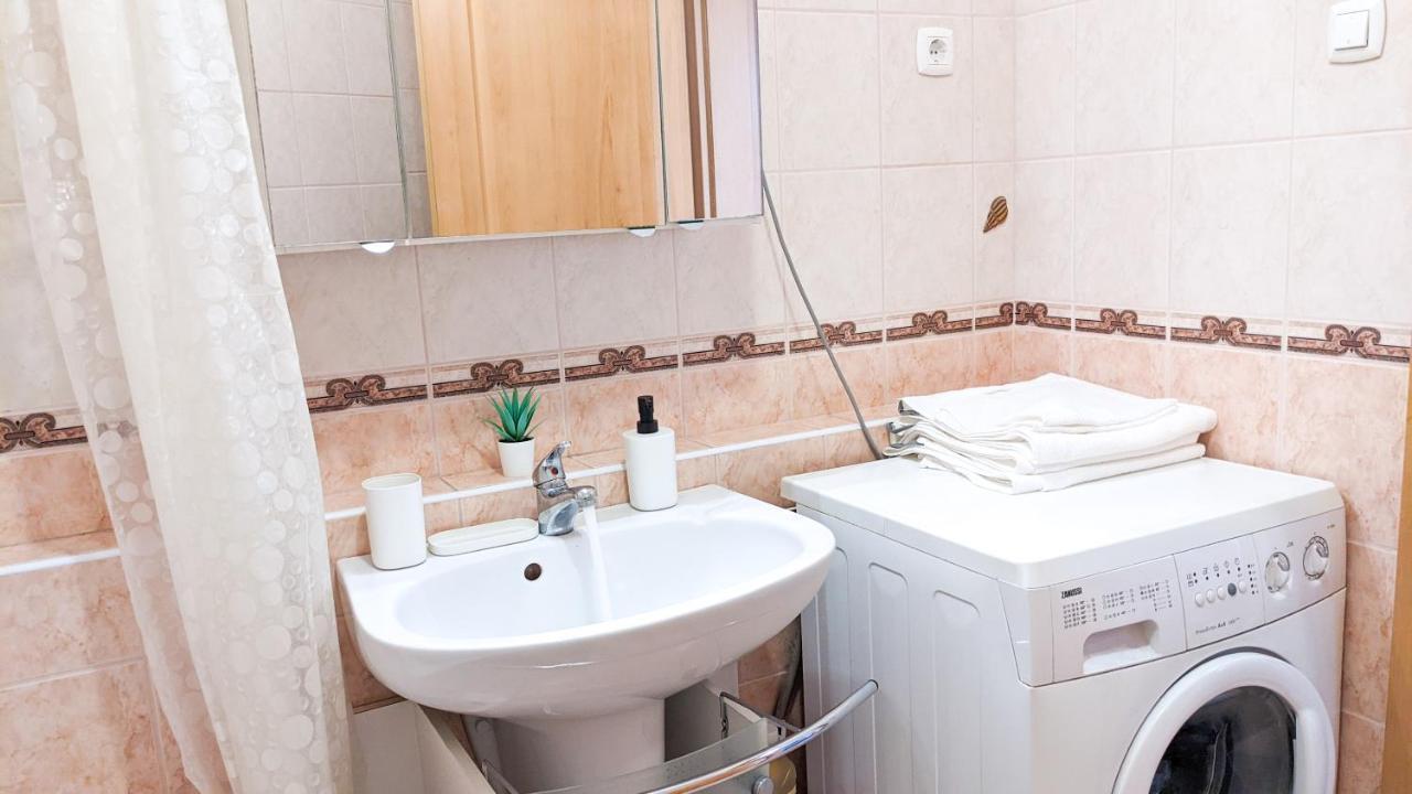 Skytop Modern Condo In Heart Of Downtown بودابست المظهر الخارجي الصورة