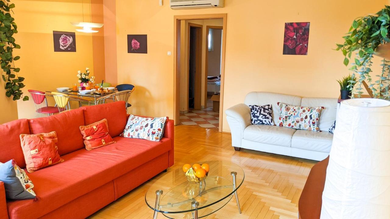 Skytop Modern Condo In Heart Of Downtown بودابست المظهر الخارجي الصورة